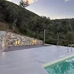 Apolovesea Villa